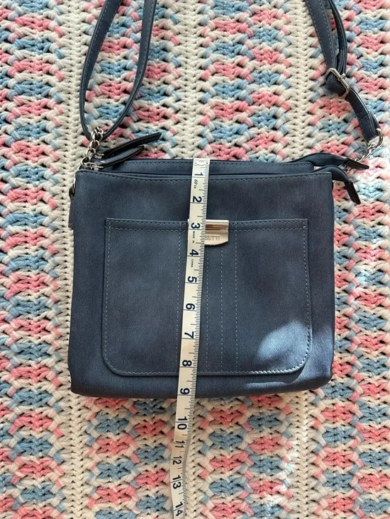 Women's Navy Crossbody Bag with Front Pocket and Chain Strap - Picture 6 of 16
